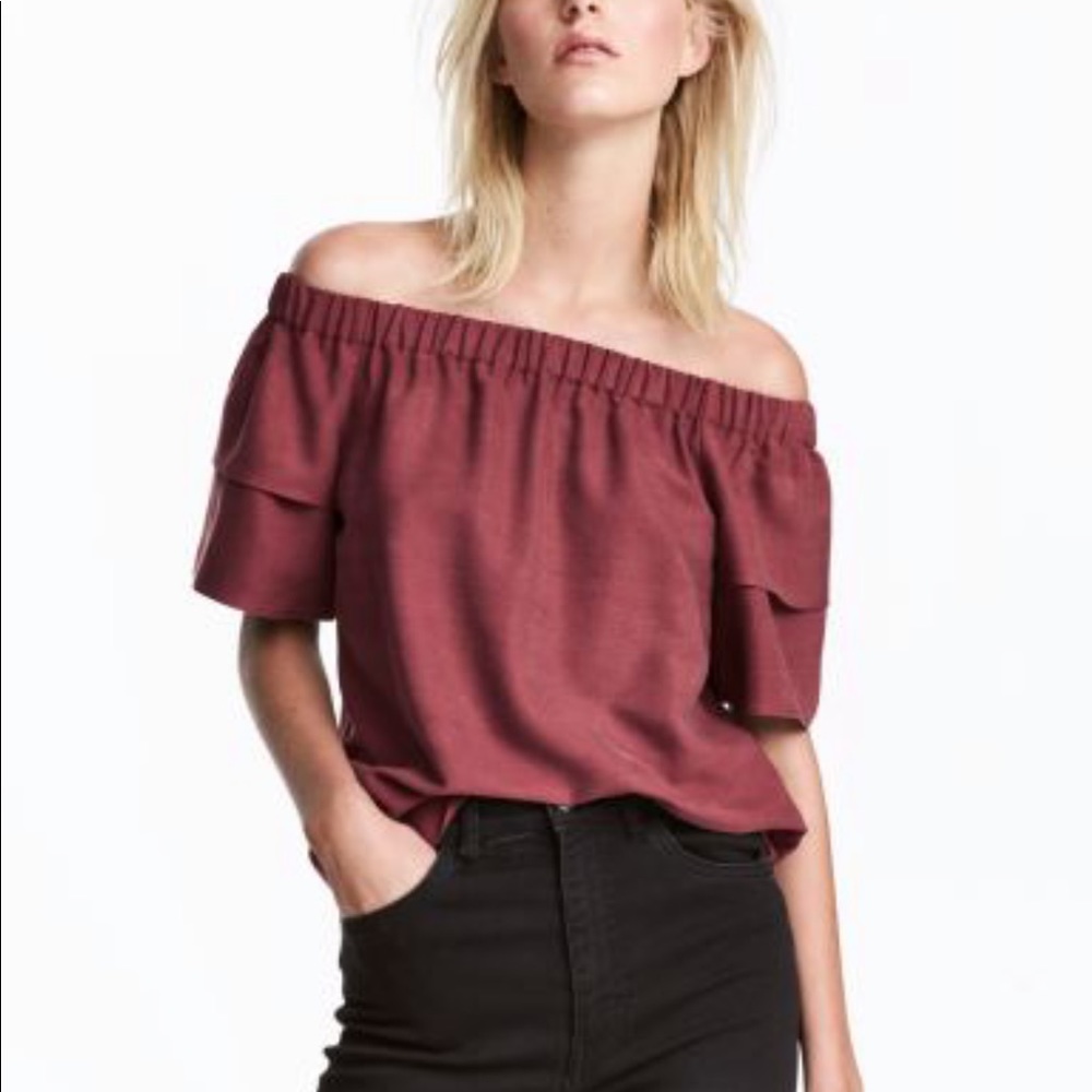 H&M Off the Shoulder Top ❤️